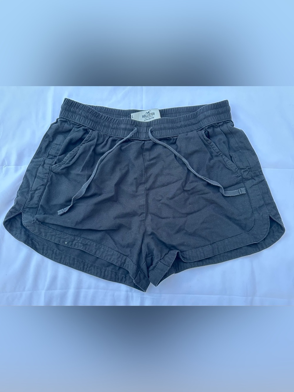 Hollister Women’s Ultra High-Rise Black Pull-On Shorts Size Small